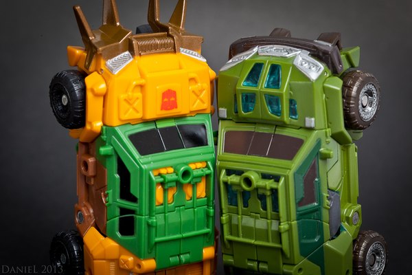 Beast Hunters Bulkhead Cyberverse Commander Transformers Prime Out Of Package Image  (7 of 9)